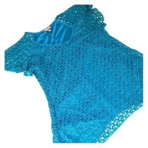 Roz & Ali teal crochet top- like new!